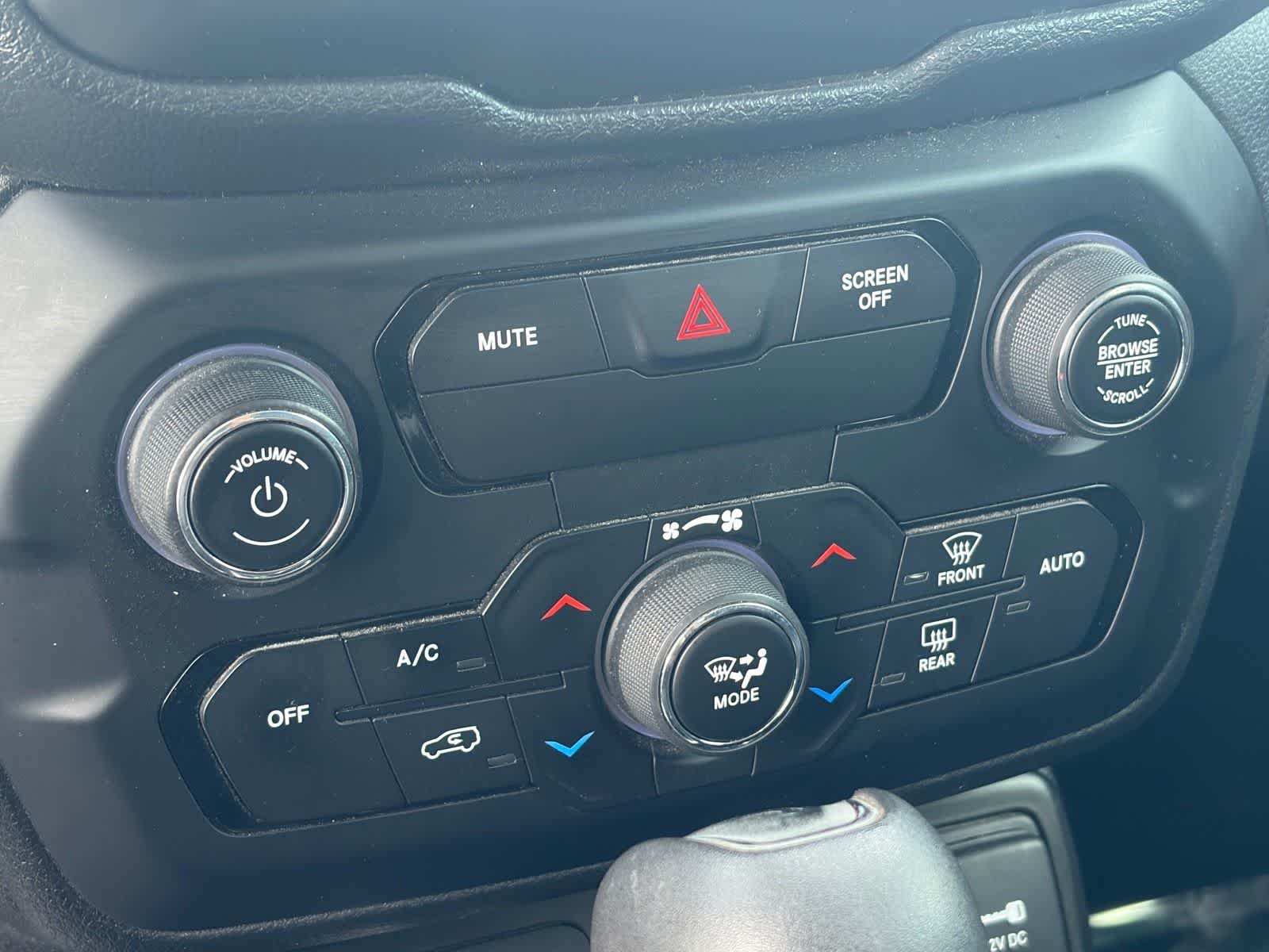 Thumbnail: 2019 Jeep Renegade - 24