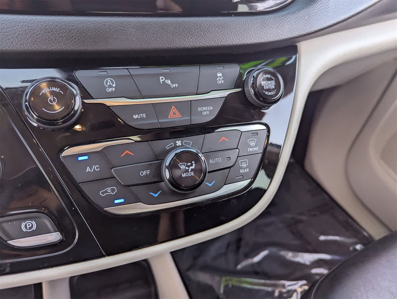 Thumbnail: 2020 Chrysler Pacifica - 27