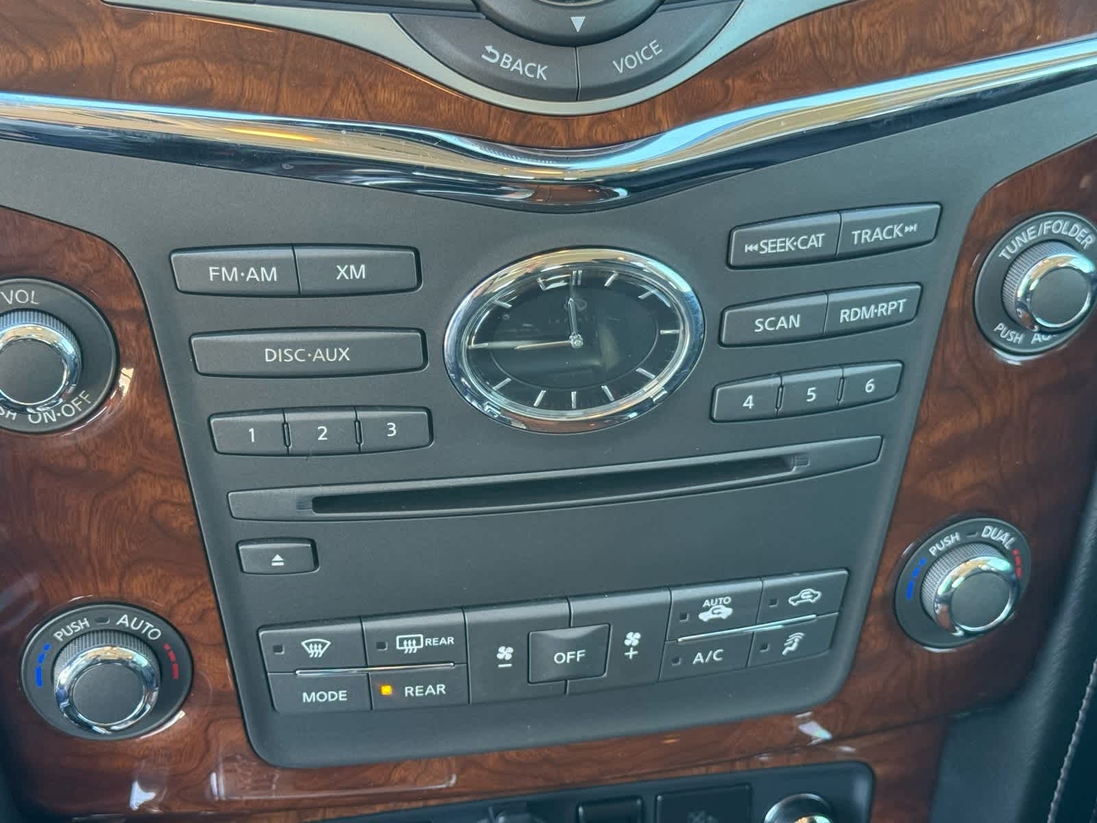 Thumbnail: 2015 INFINITI QX80 - 27