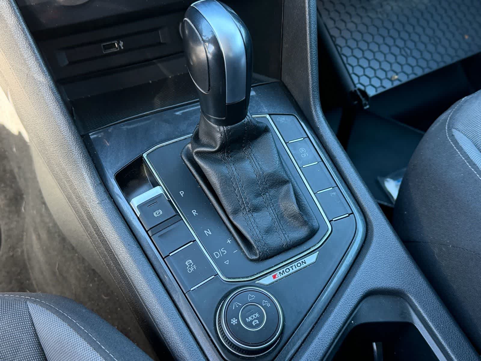 Thumbnail: 2018 Volkswagen Tiguan - 9