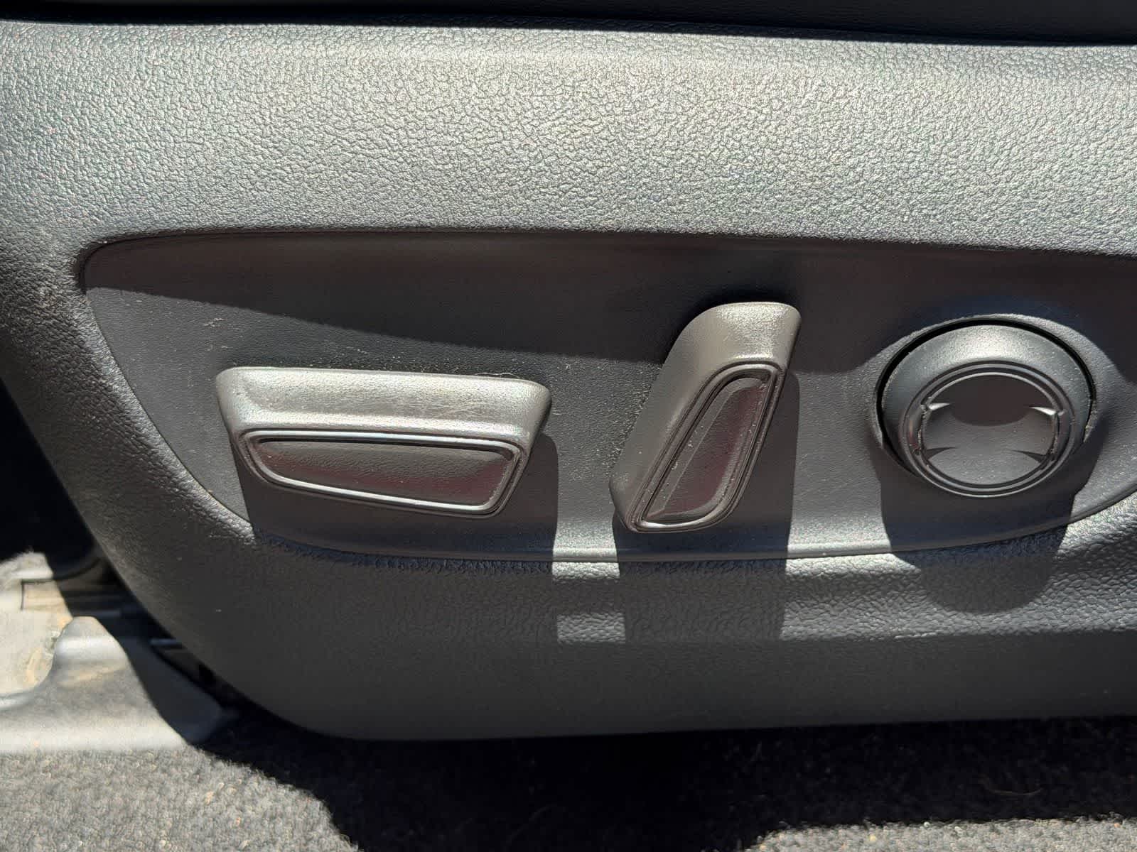 Thumbnail: 2019 Toyota RAV4 - 7