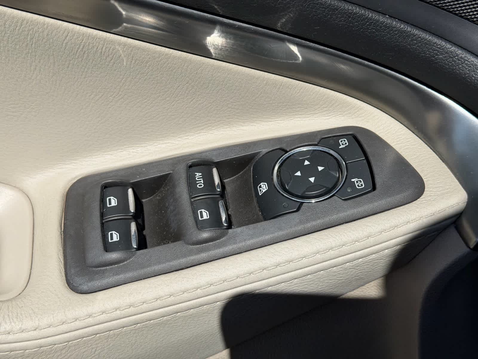 Thumbnail: 2015 Ford Explorer - 15