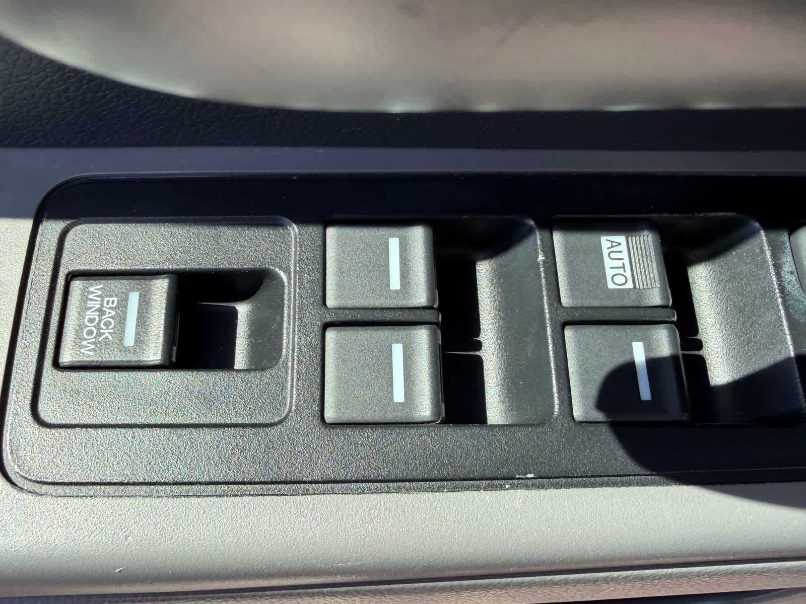 Thumbnail: 2011 Honda Ridgeline - 8