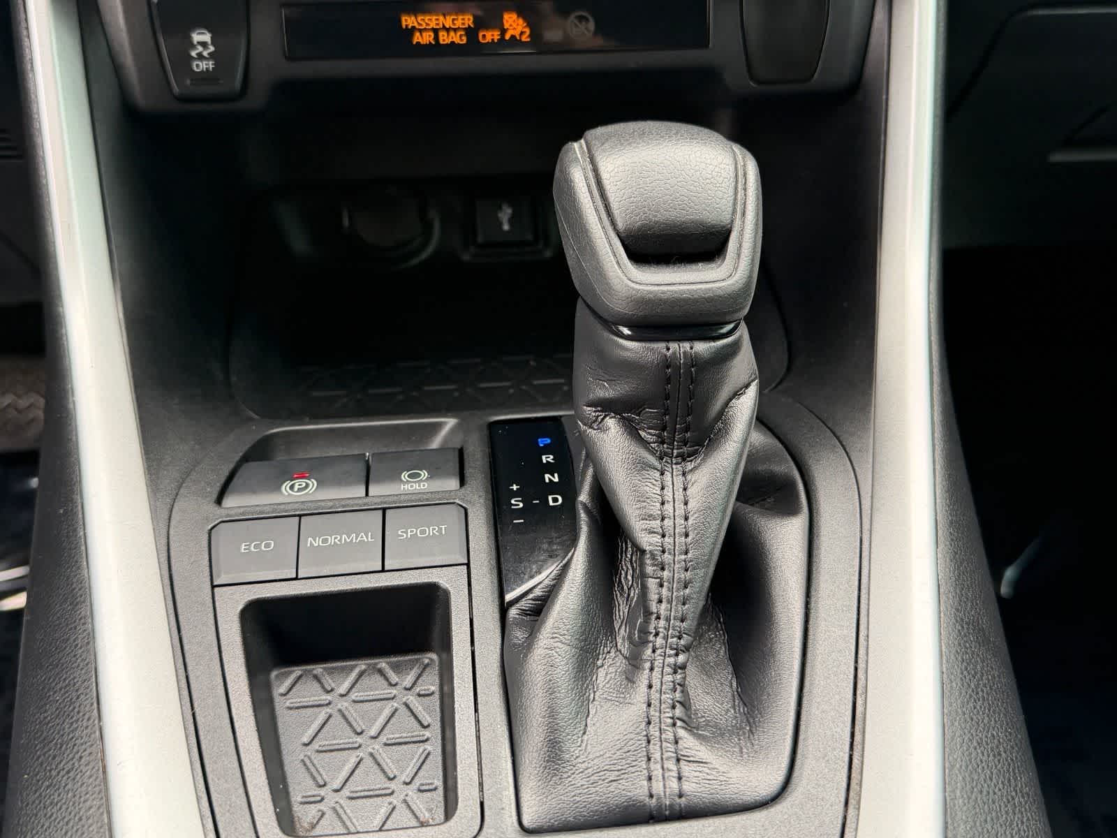 Thumbnail: 2020 Toyota RAV4 - 24