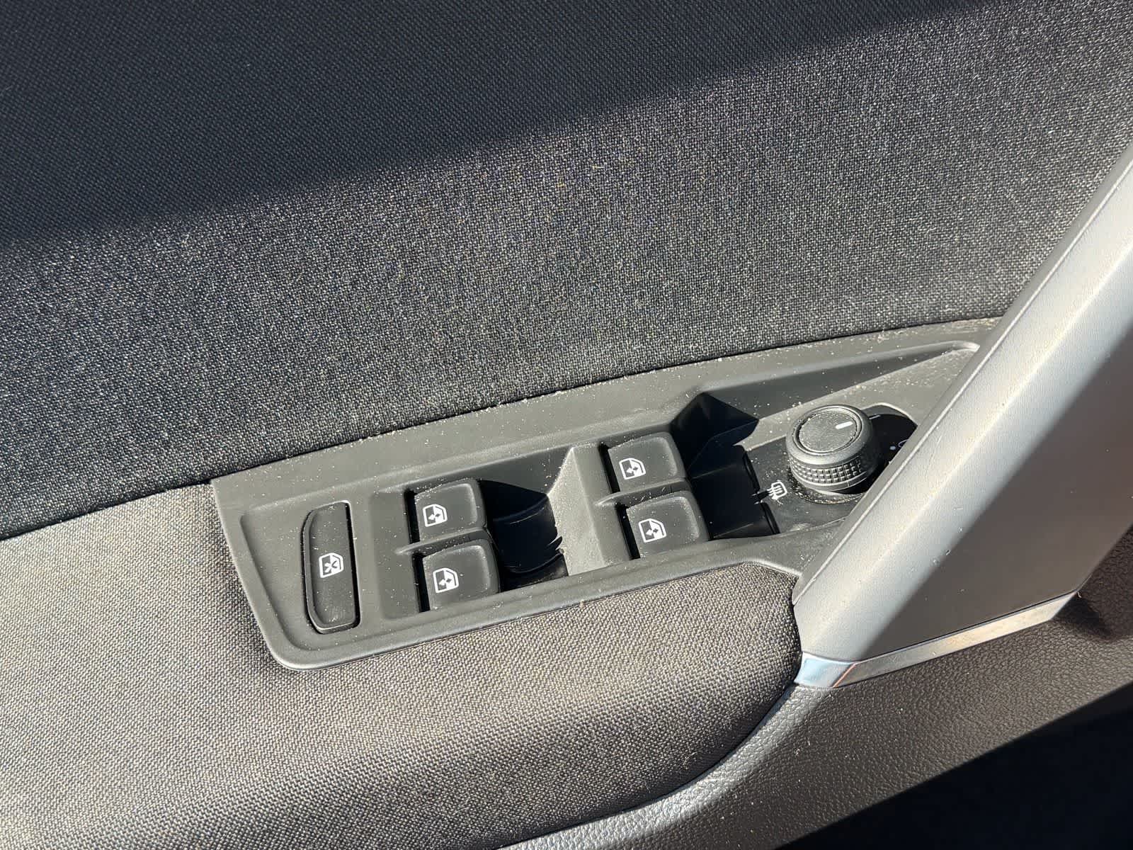 Thumbnail: 2018 Volkswagen Tiguan - 17