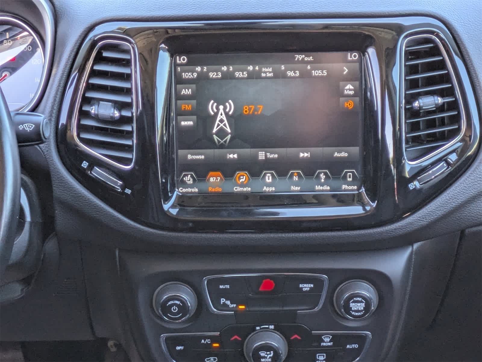 Thumbnail: 2018 Jeep Compass - 20