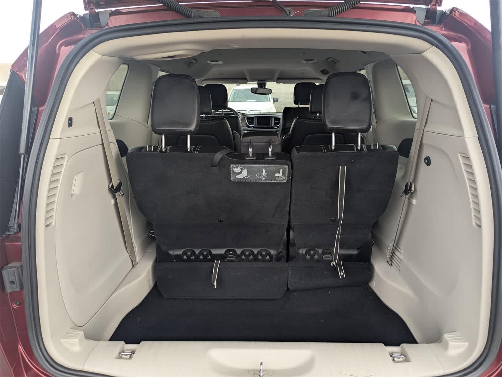 Thumbnail: 2021 Chrysler Voyager - 11