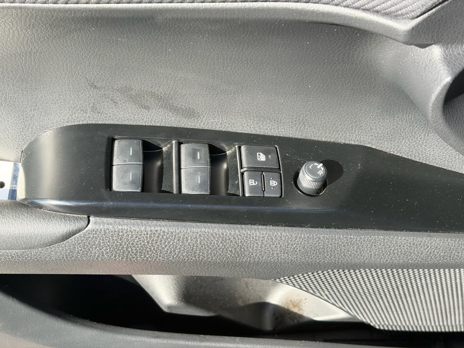 Thumbnail: 2025 Toyota Camry - 18