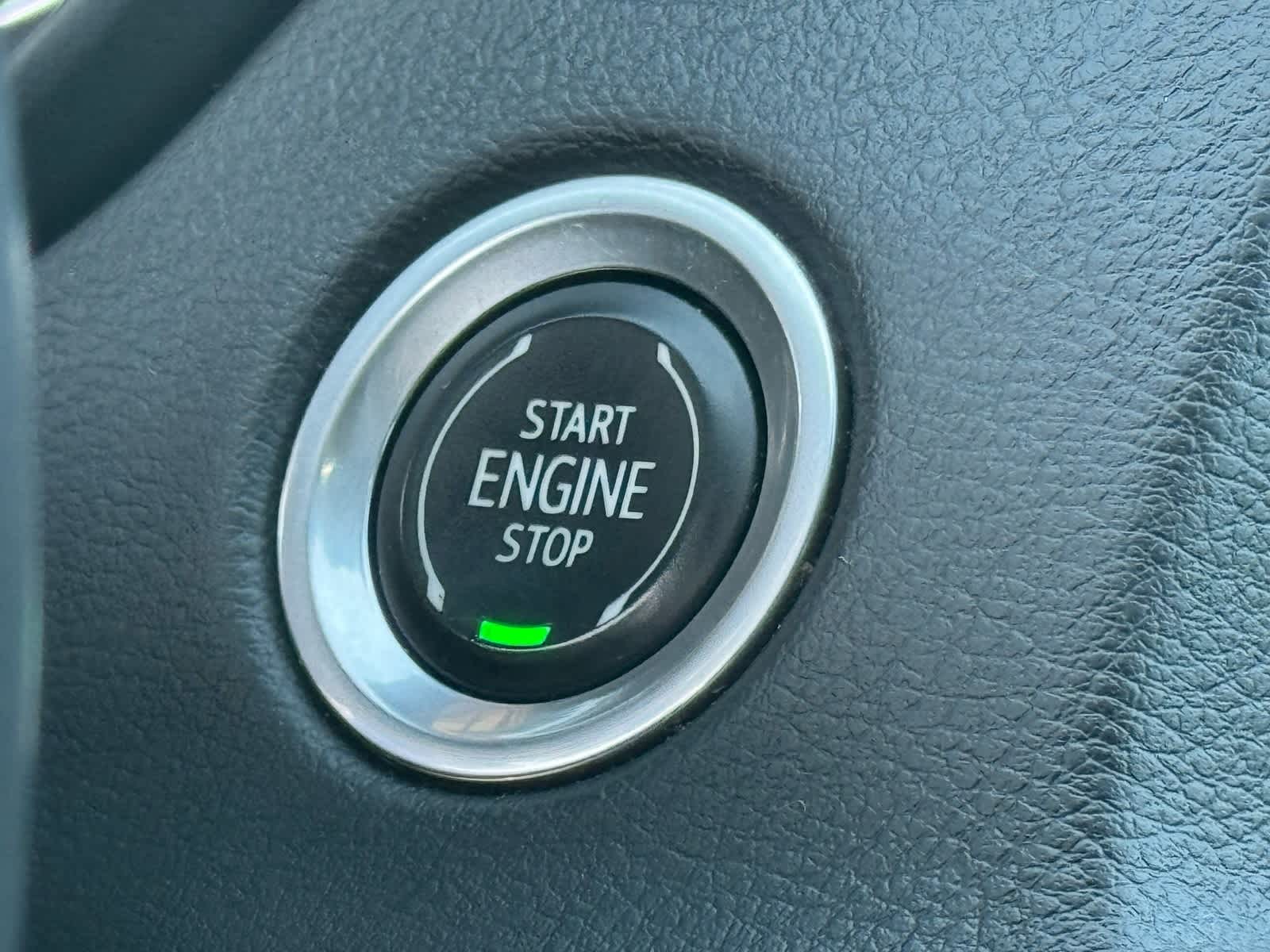 Thumbnail: 2022 Cadillac XT4 - 30