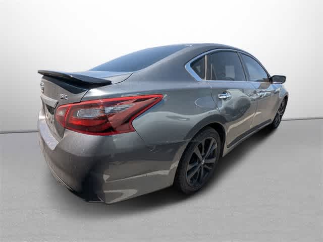 Thumbnail: 2017 Nissan Altima - 4