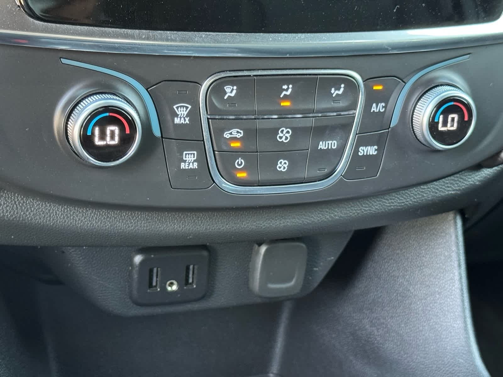 Thumbnail: 2023 Chevrolet Traverse - 25