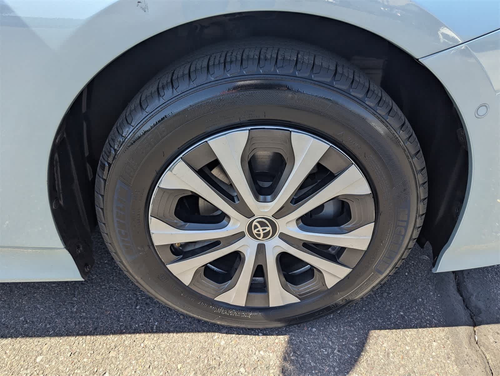 Thumbnail: 2022 Toyota Prius - 10