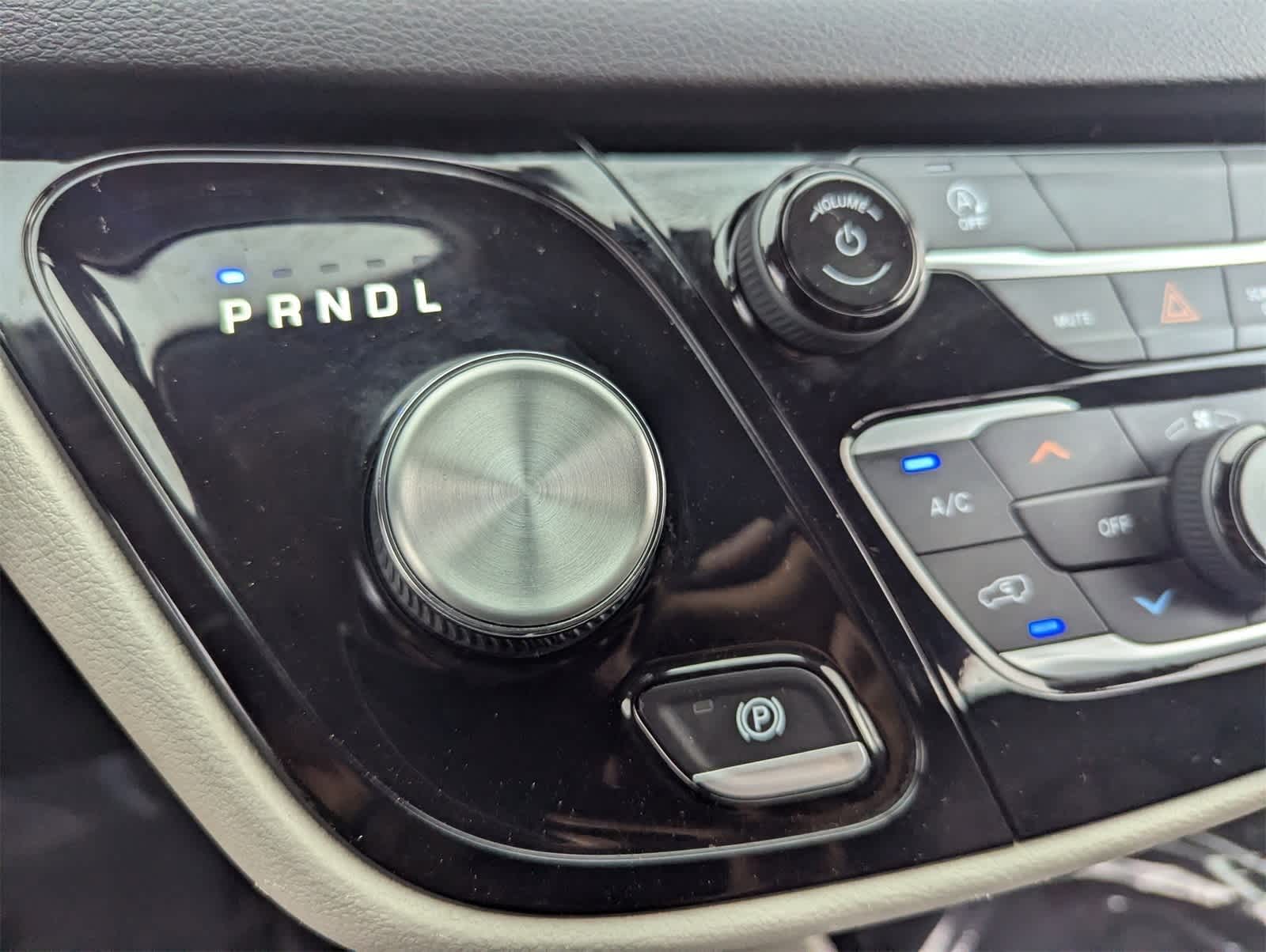 Thumbnail: 2021 Chrysler Voyager - 29