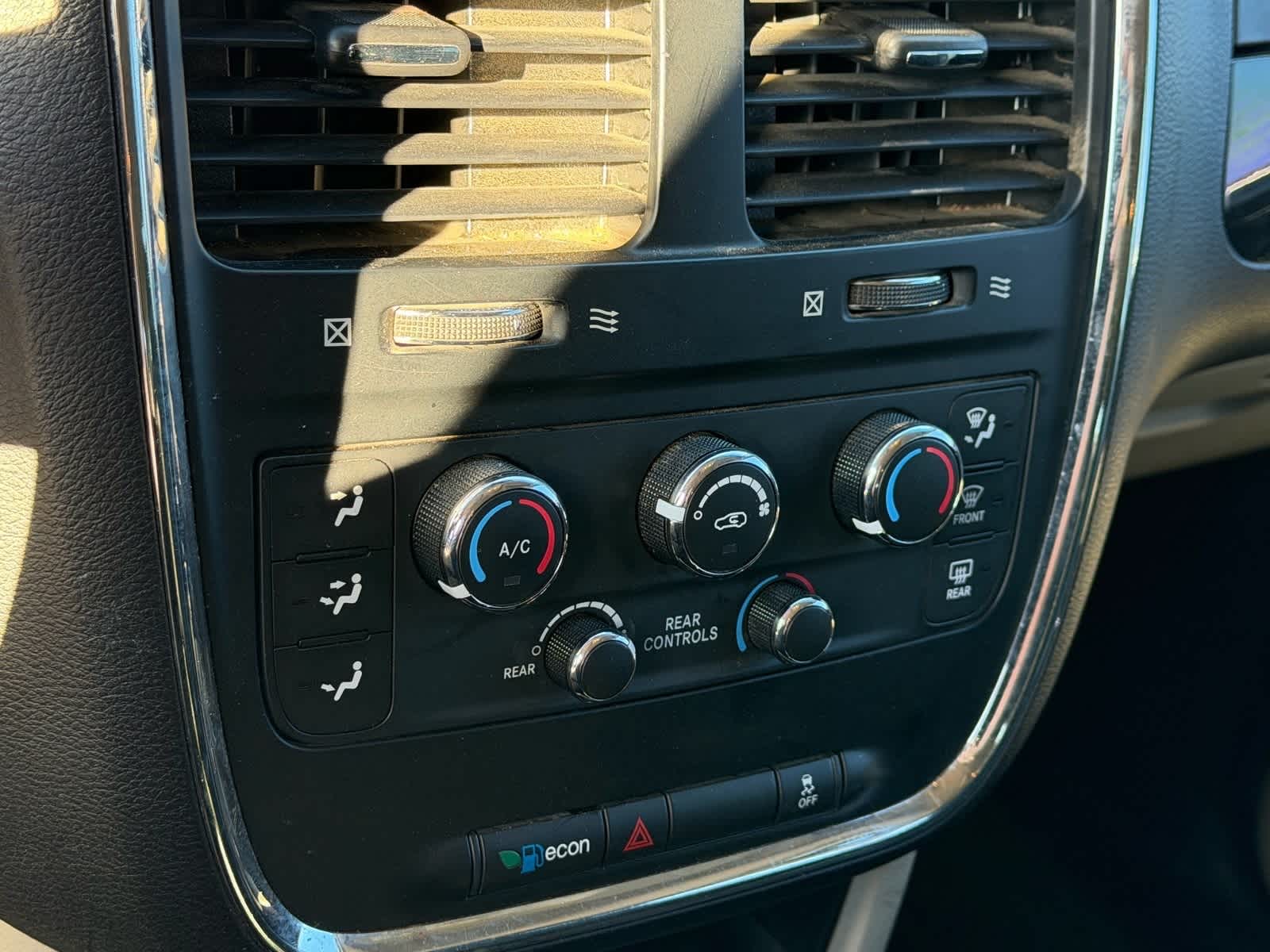 Thumbnail: 2018 Dodge Grand Caravan - 10