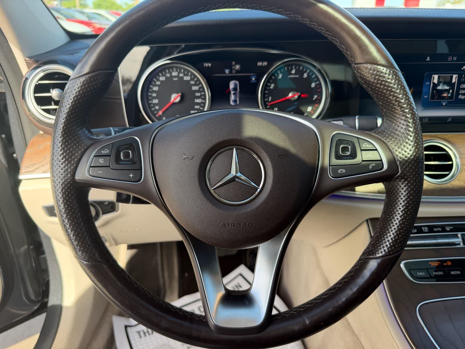 Thumbnail: 2018 Mercedes-Benz E-Class - 30