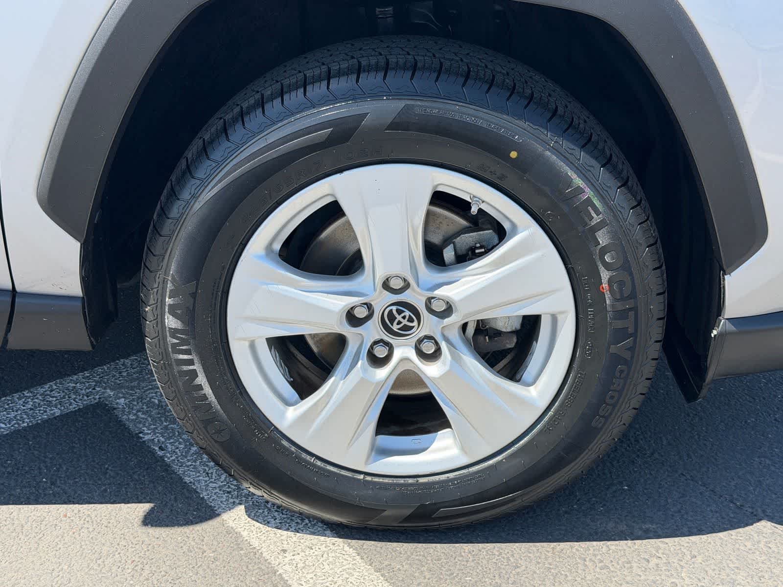 Thumbnail: 2019 Toyota RAV4 - 10