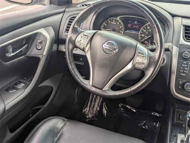 Thumbnail: 2017 Nissan Altima - 17