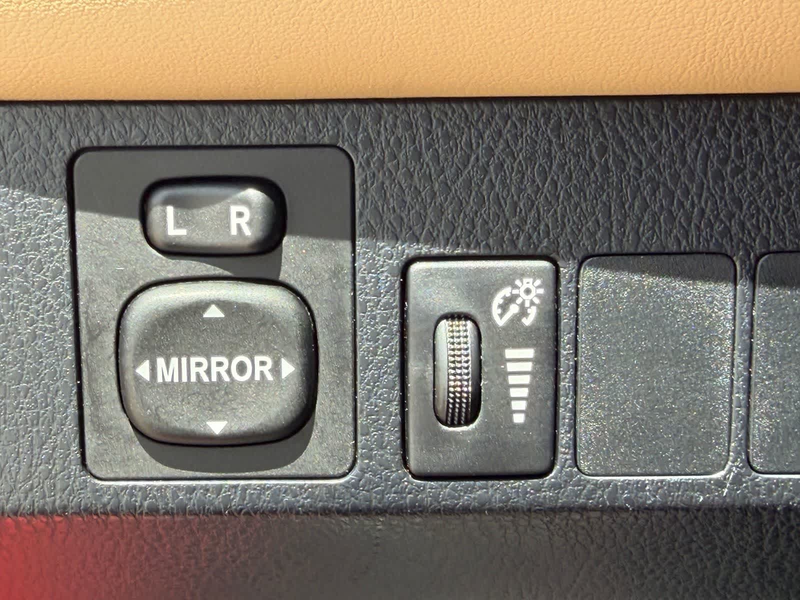 Thumbnail: 2016 Toyota RAV4 - 14