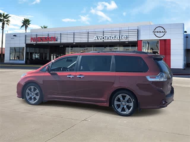 Thumbnail: 2017 Toyota Sienna - 4