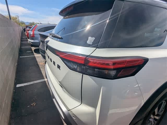 Thumbnail: 2022 Nissan Pathfinder - 3