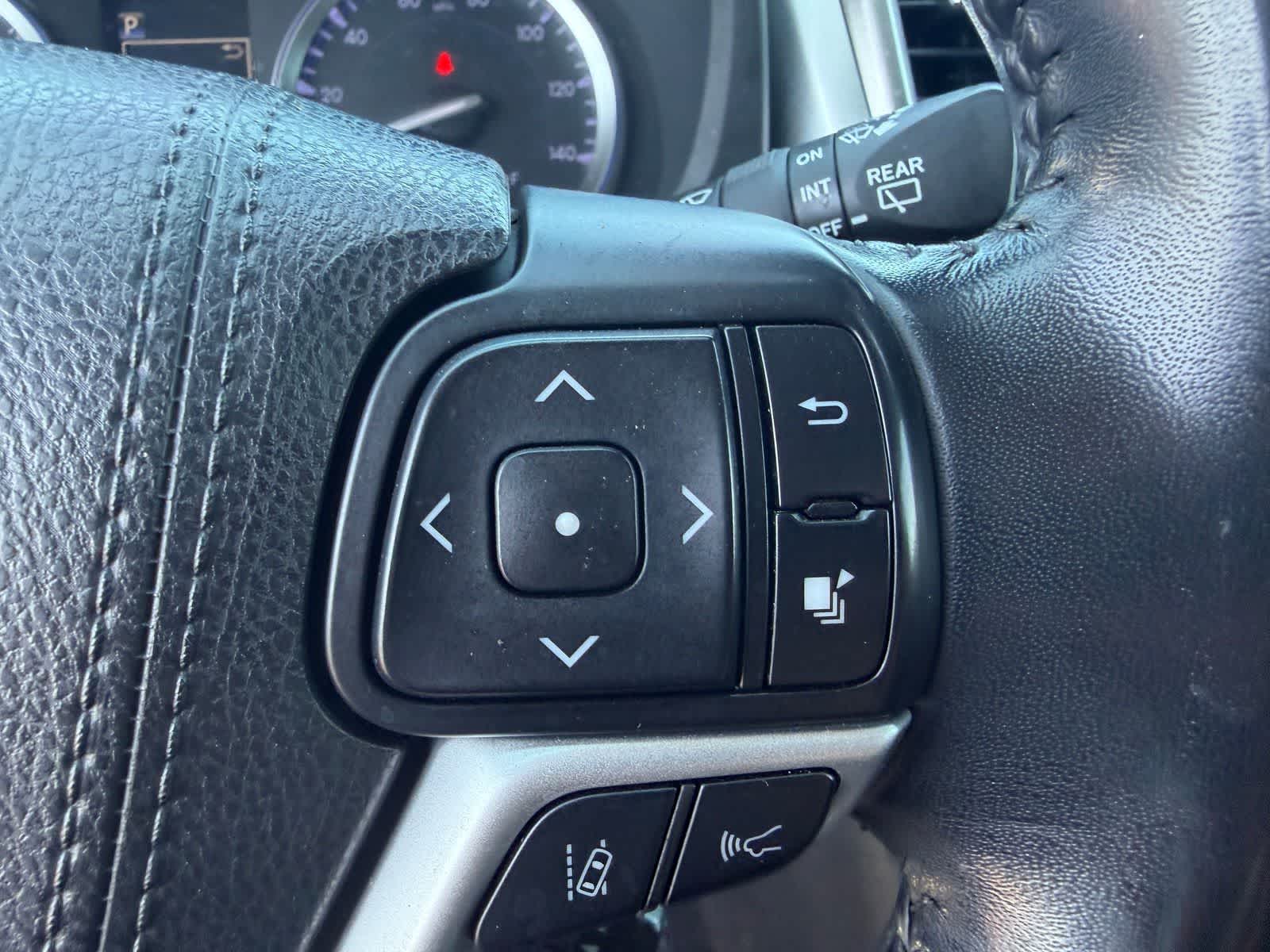 Thumbnail: 2018 Toyota Highlander - 18