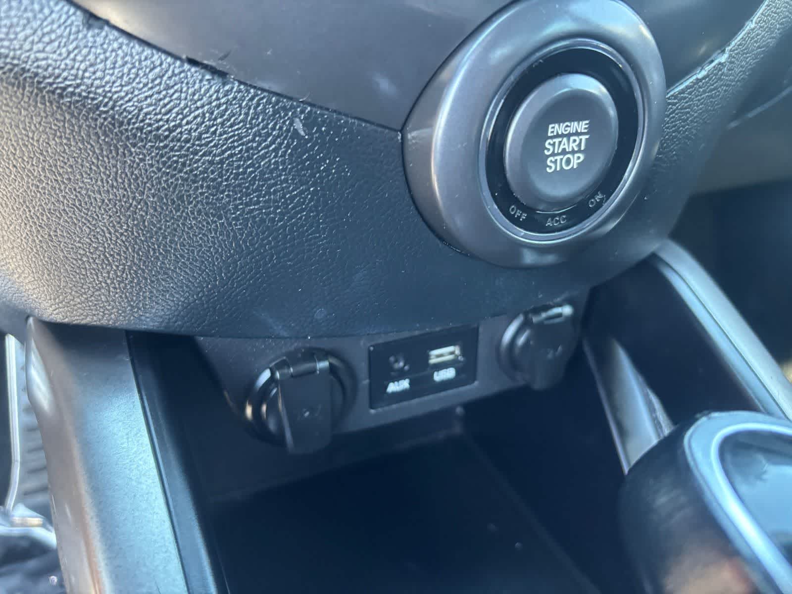 Thumbnail: 2017 Hyundai Veloster - 18