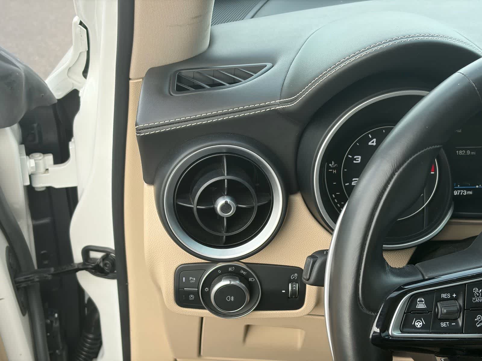 Thumbnail: 2021 Alfa Romeo Stelvio - 19