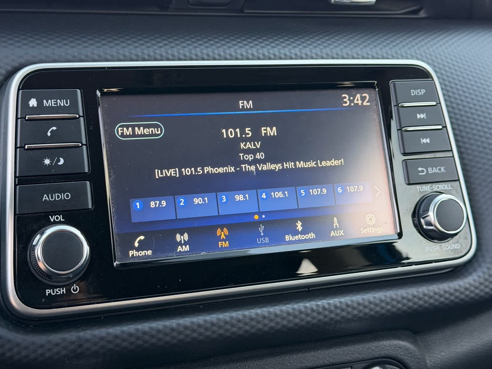 Thumbnail: 2023 Nissan Kicks - 18