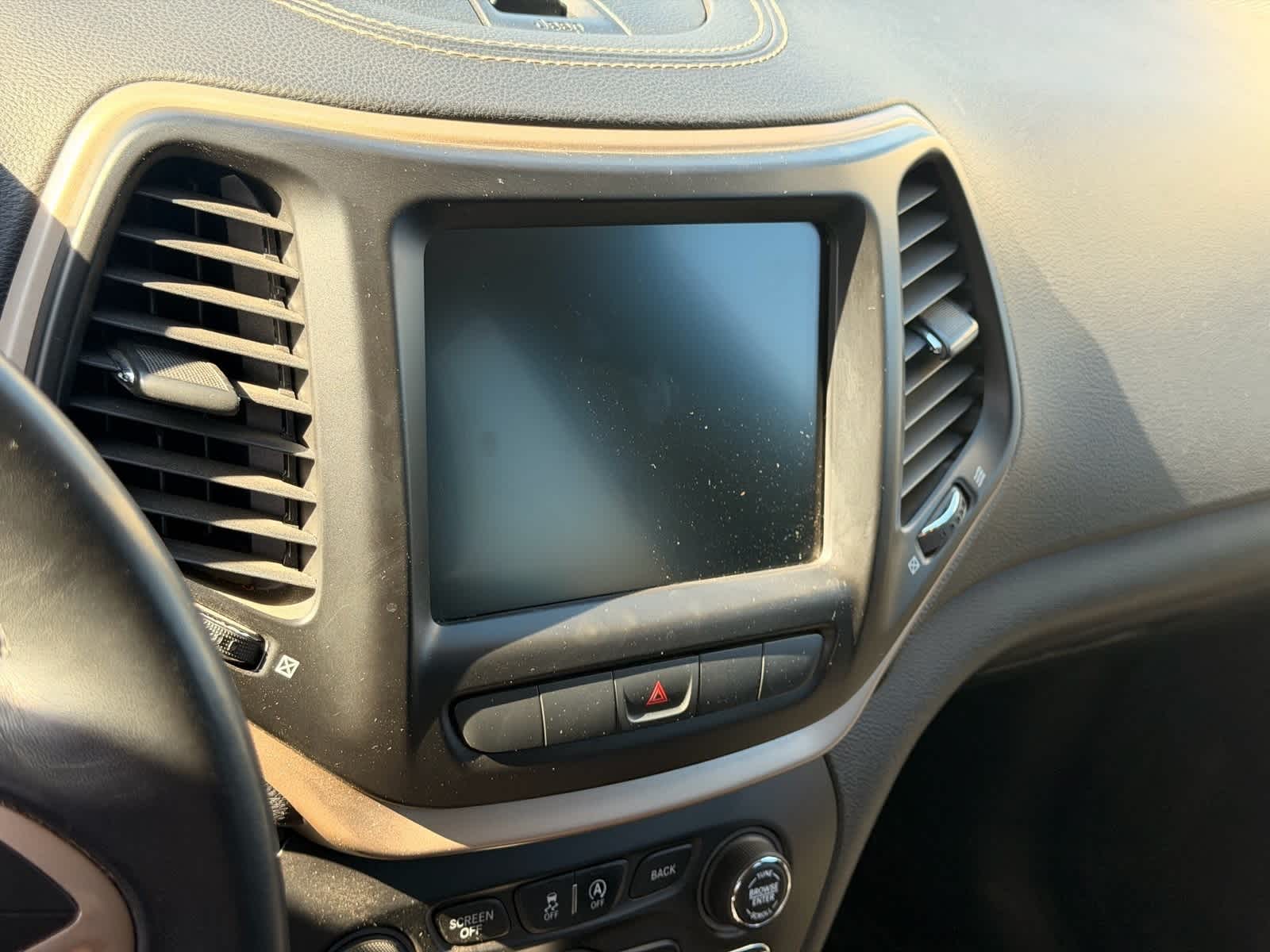 Thumbnail: 2015 Jeep Cherokee - 20