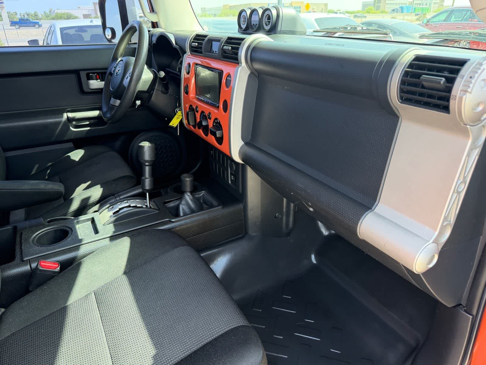 Thumbnail: 2014 Toyota FJ Cruiser - 11