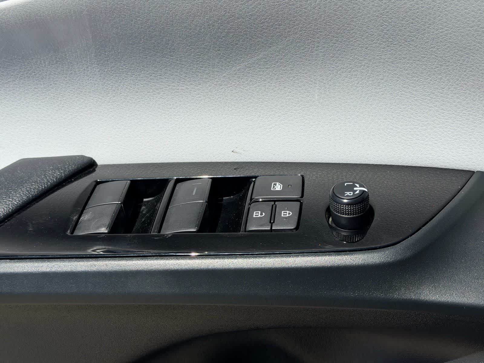 Thumbnail: 2021 Toyota Prius - 16