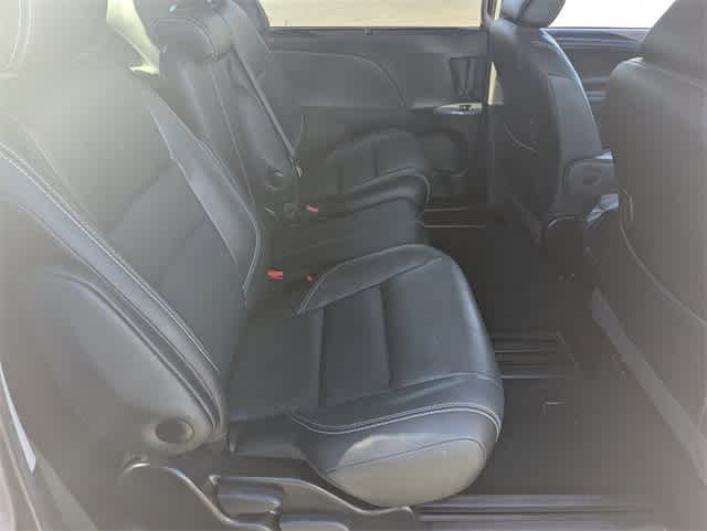 Thumbnail: 2017 Toyota Sienna - 13