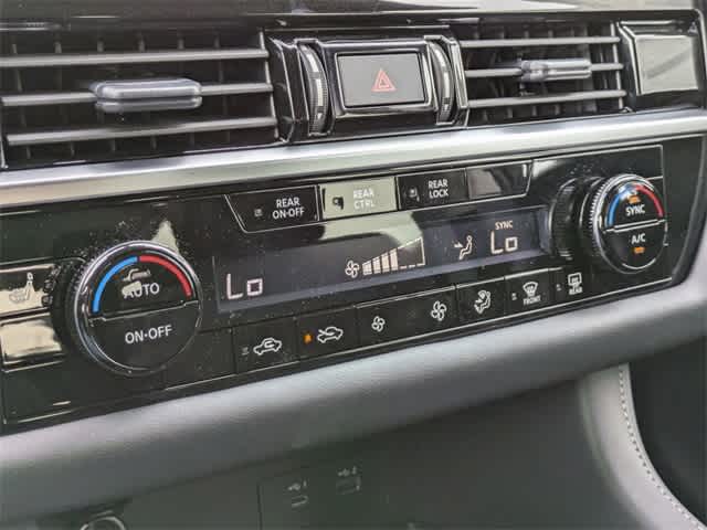 2025 Nissan Pathfinder SV 17
