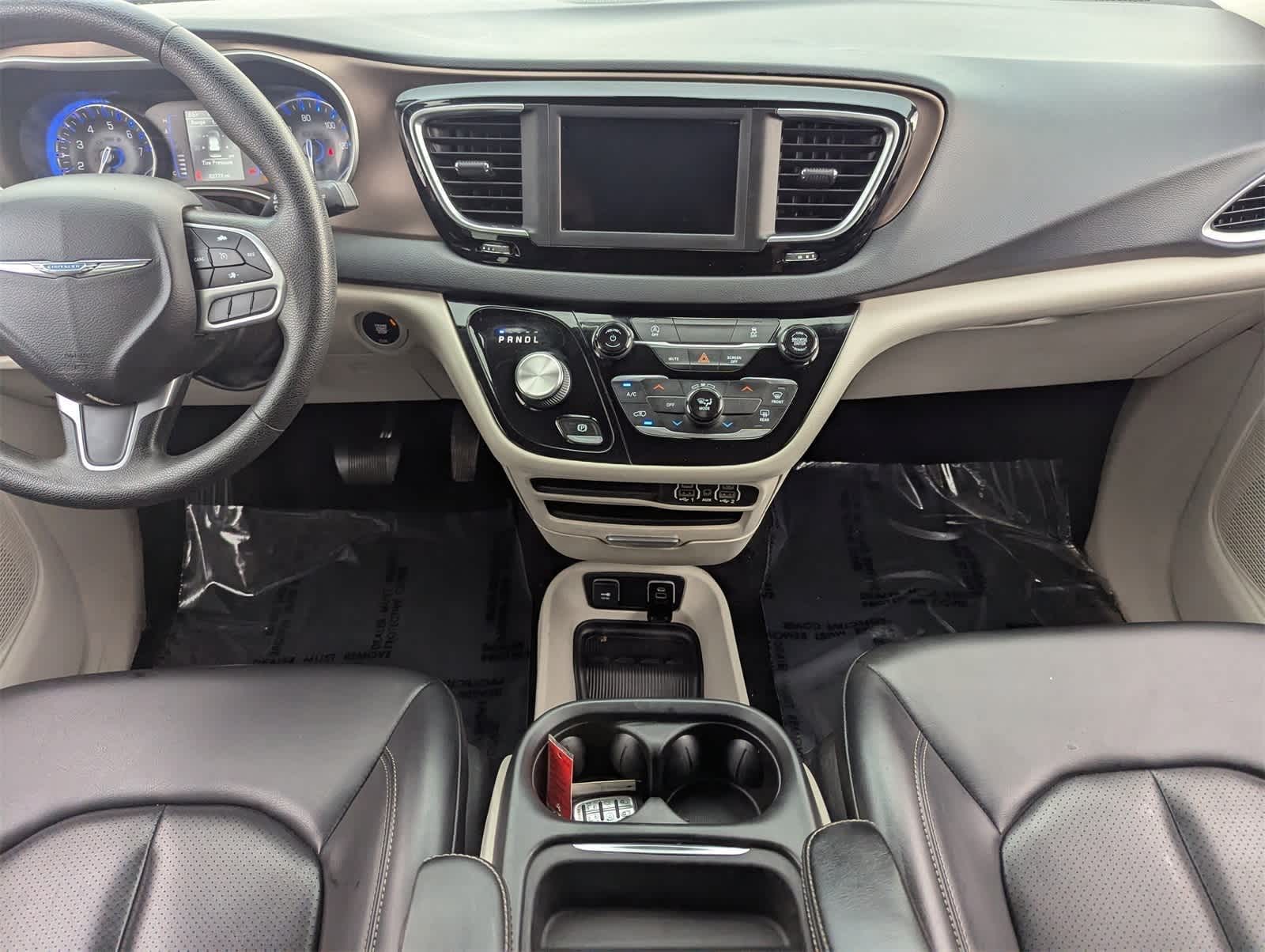 Thumbnail: 2021 Chrysler Voyager - 16