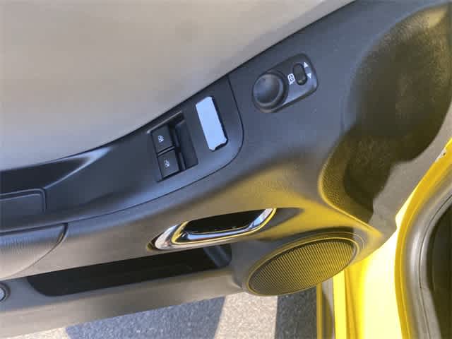 Thumbnail: 2015 Chevrolet Camaro - 25