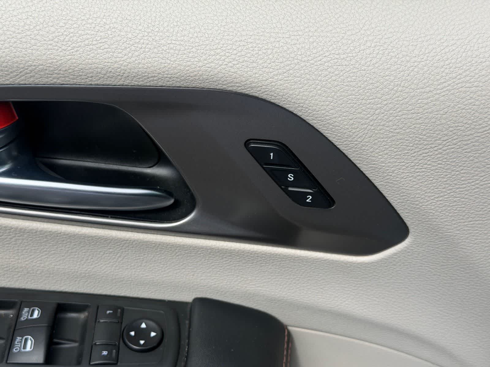 Thumbnail: 2020 Chrysler Pacifica - 13
