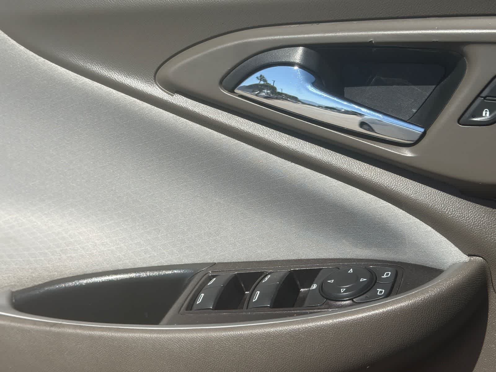 Thumbnail: 2022 Chevrolet Malibu - 23