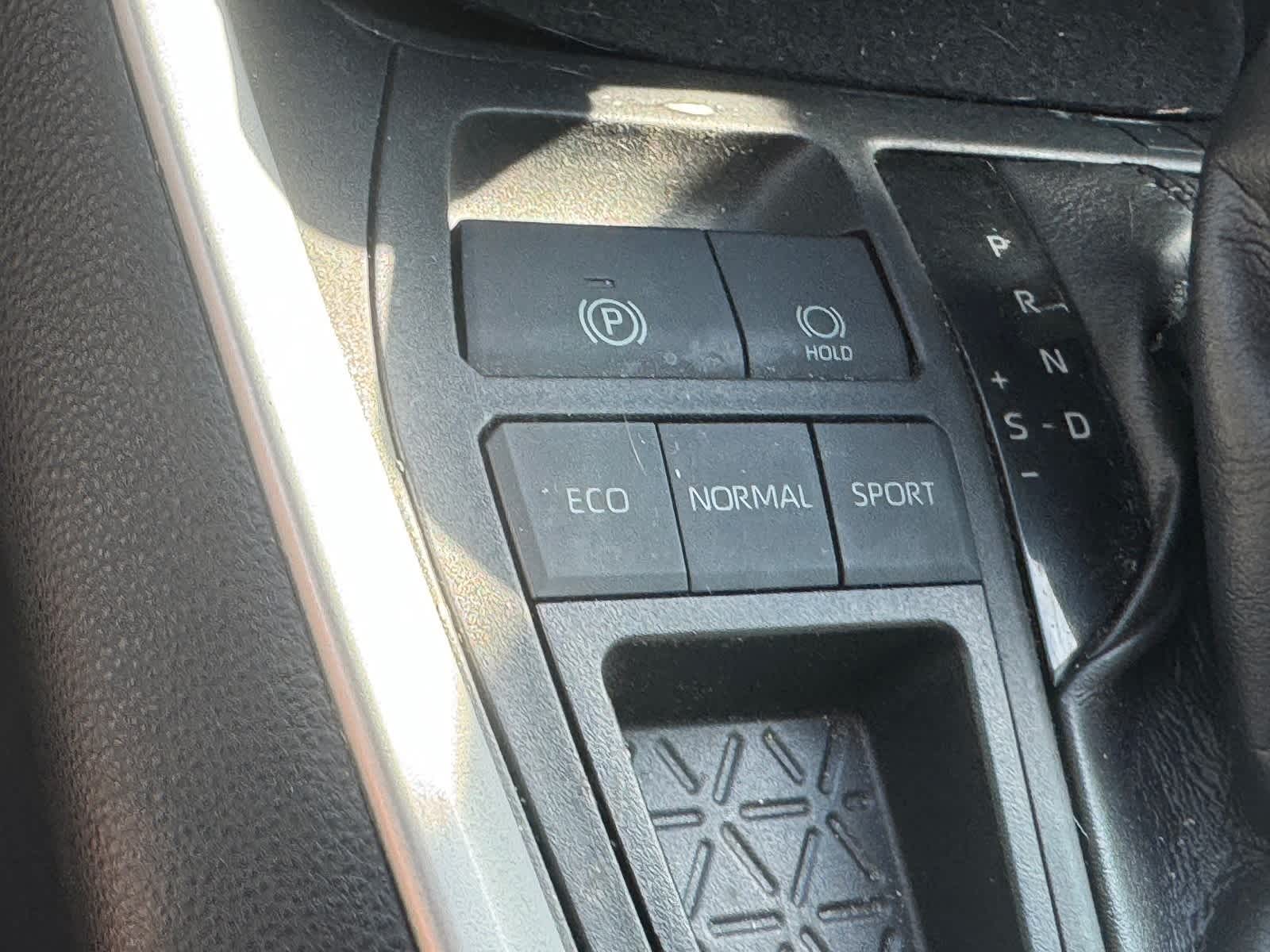 Thumbnail: 2020 Toyota RAV4 - 20