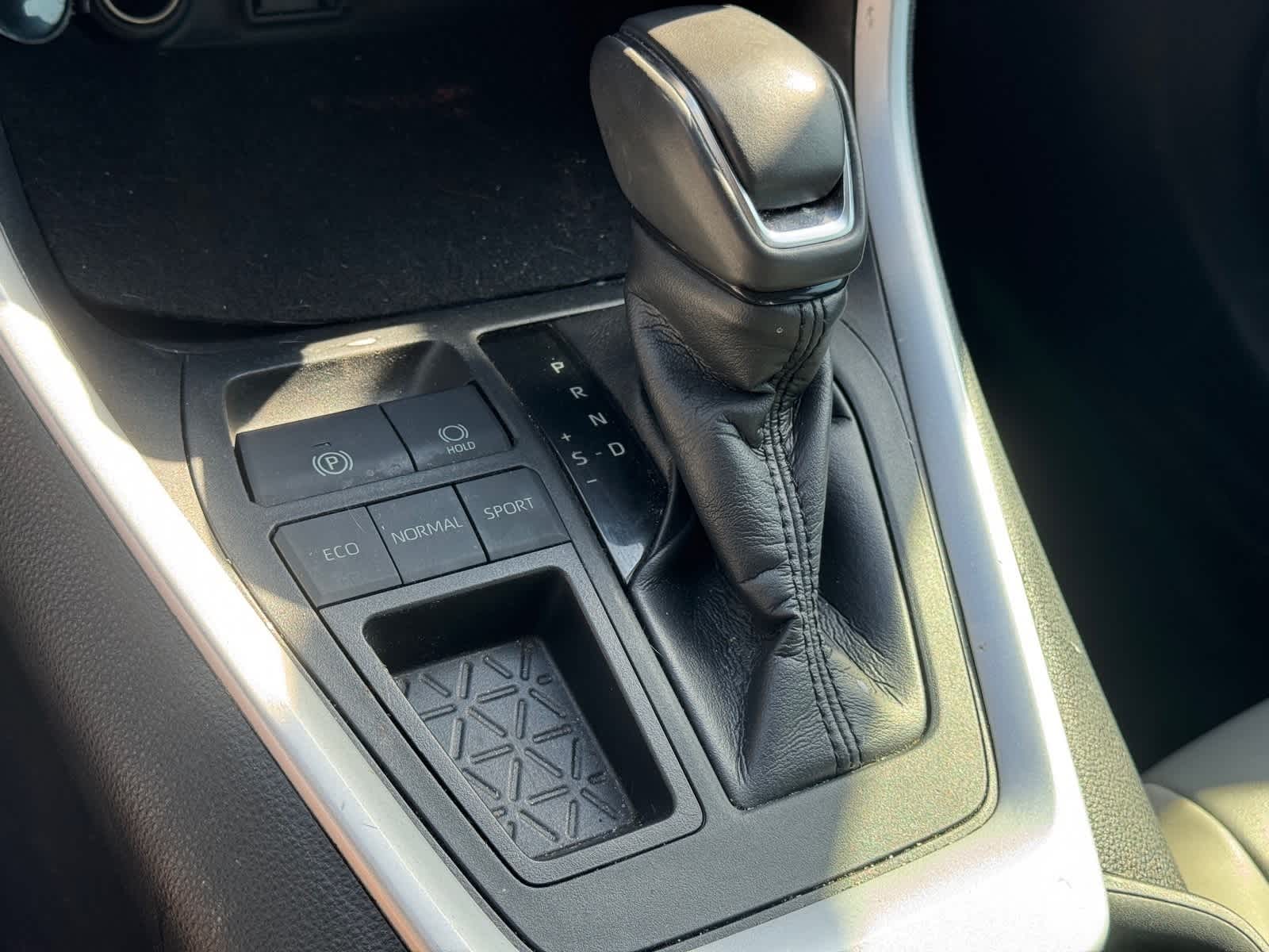 Thumbnail: 2020 Toyota RAV4 - 19