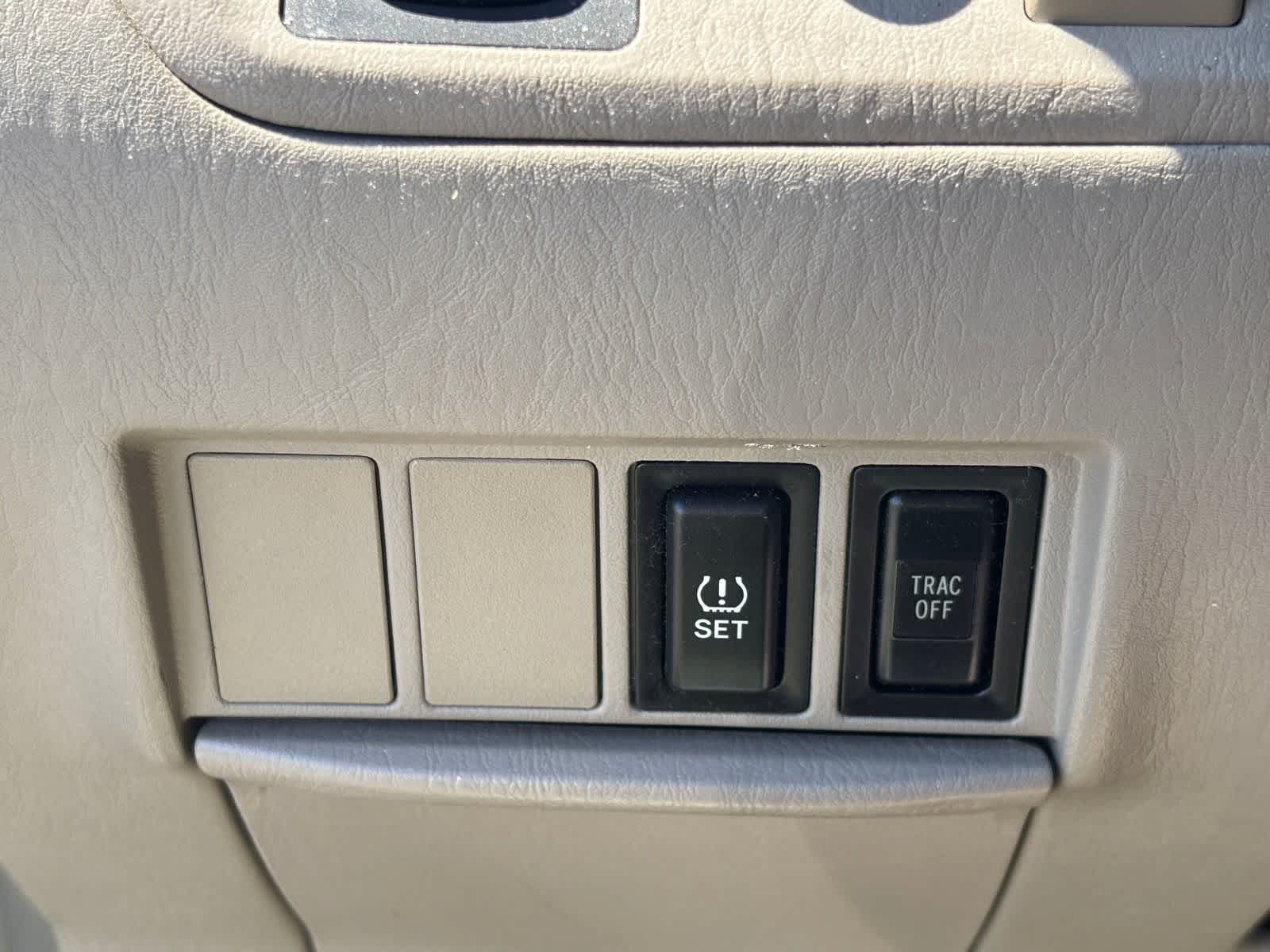 Thumbnail: 2004 Toyota RAV4 - 14