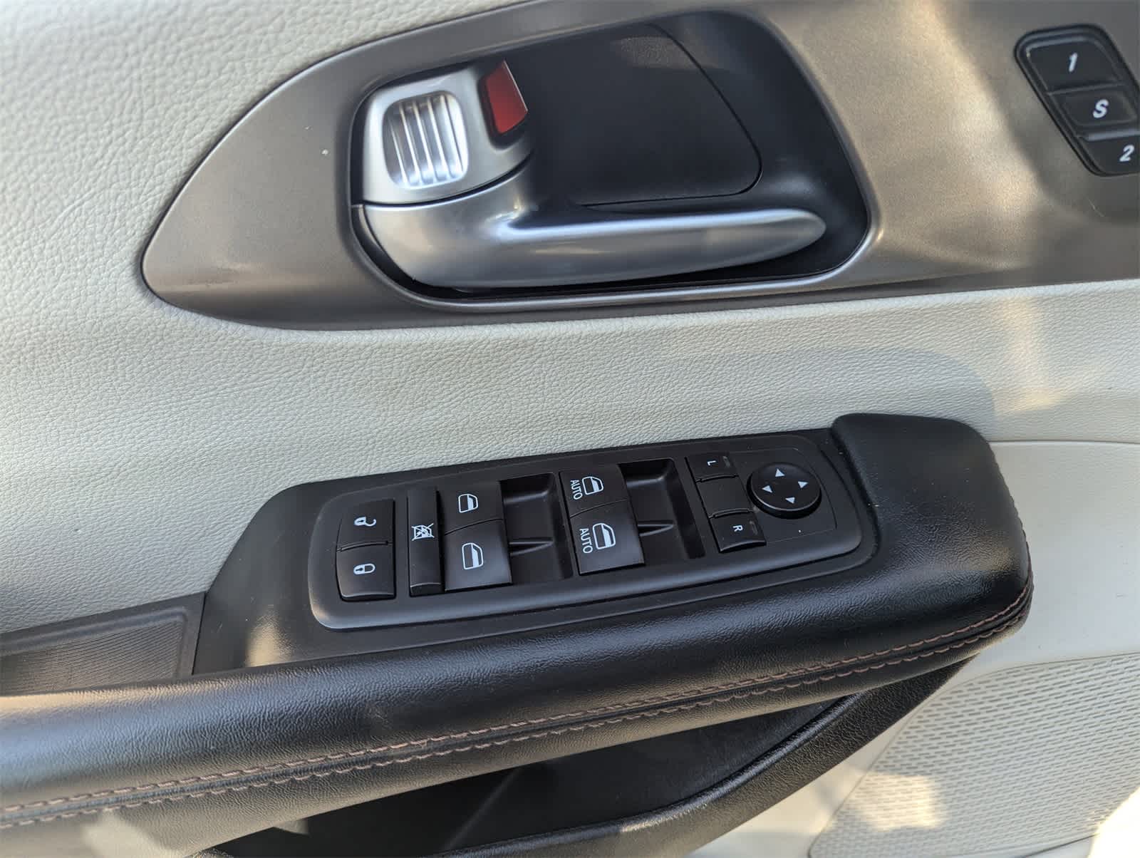 Thumbnail: 2020 Chrysler Pacifica - 24