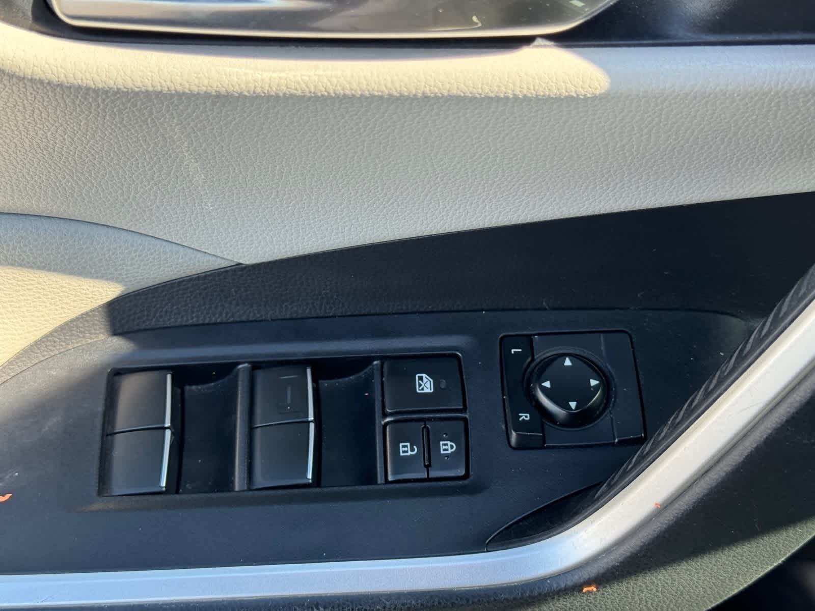 Thumbnail: 2020 Toyota RAV4 - 16