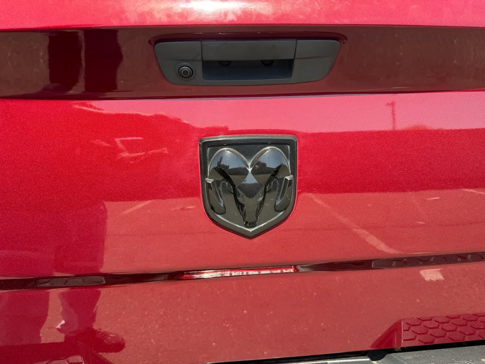 Thumbnail: 2019 RAM 1500 Classic - 32