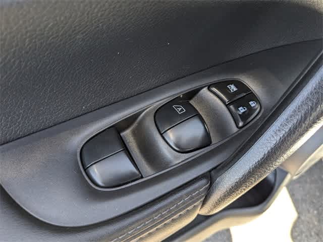 Thumbnail: 2021 Nissan Rogue Sport - 22
