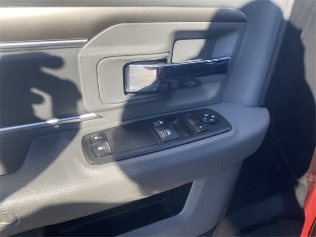 Thumbnail: 2019 RAM 1500 Classic - 17