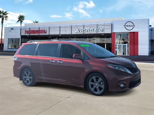 Thumbnail: 2017 Toyota Sienna - 8