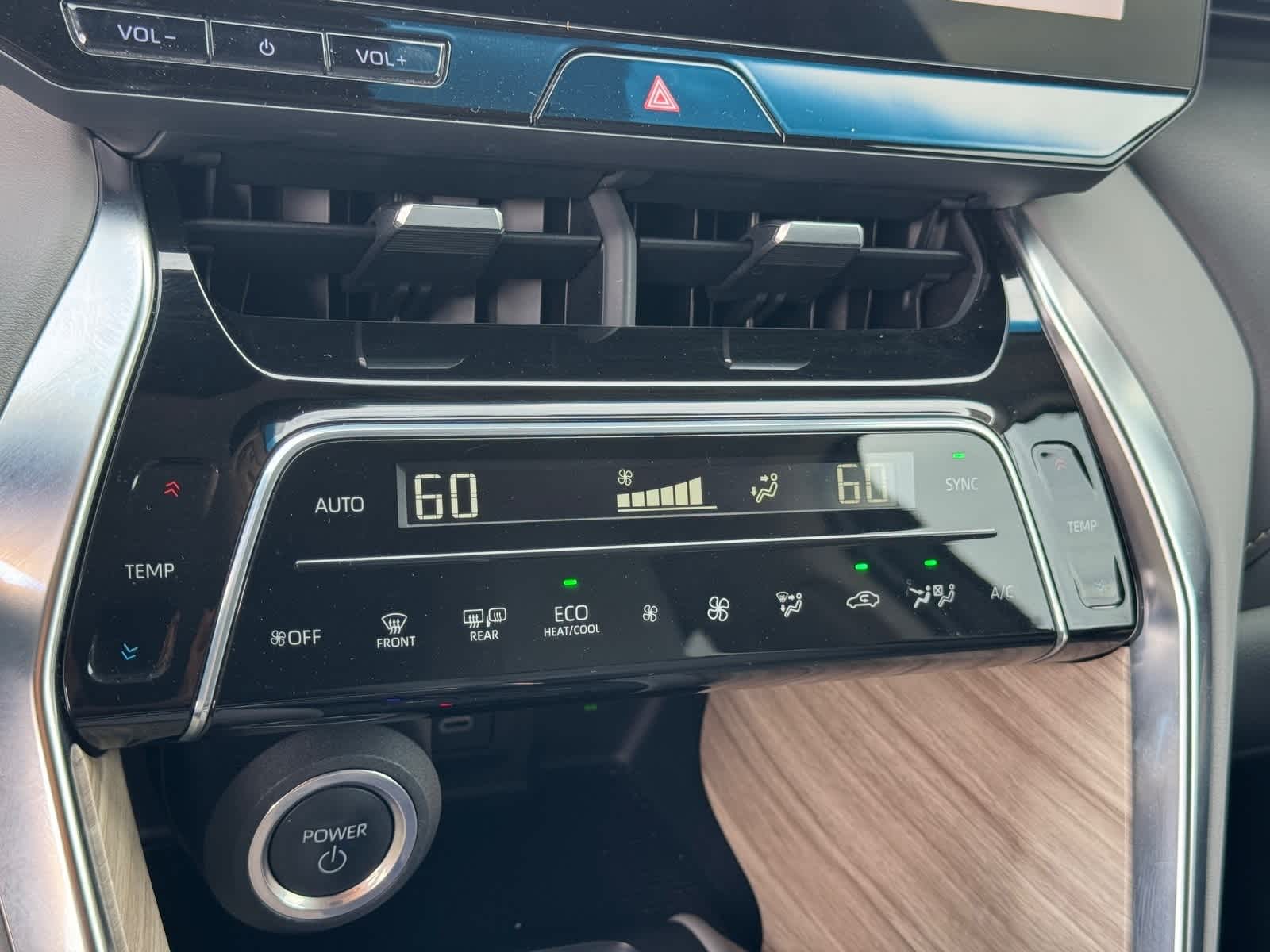 Thumbnail: 2023 Toyota Venza - 26