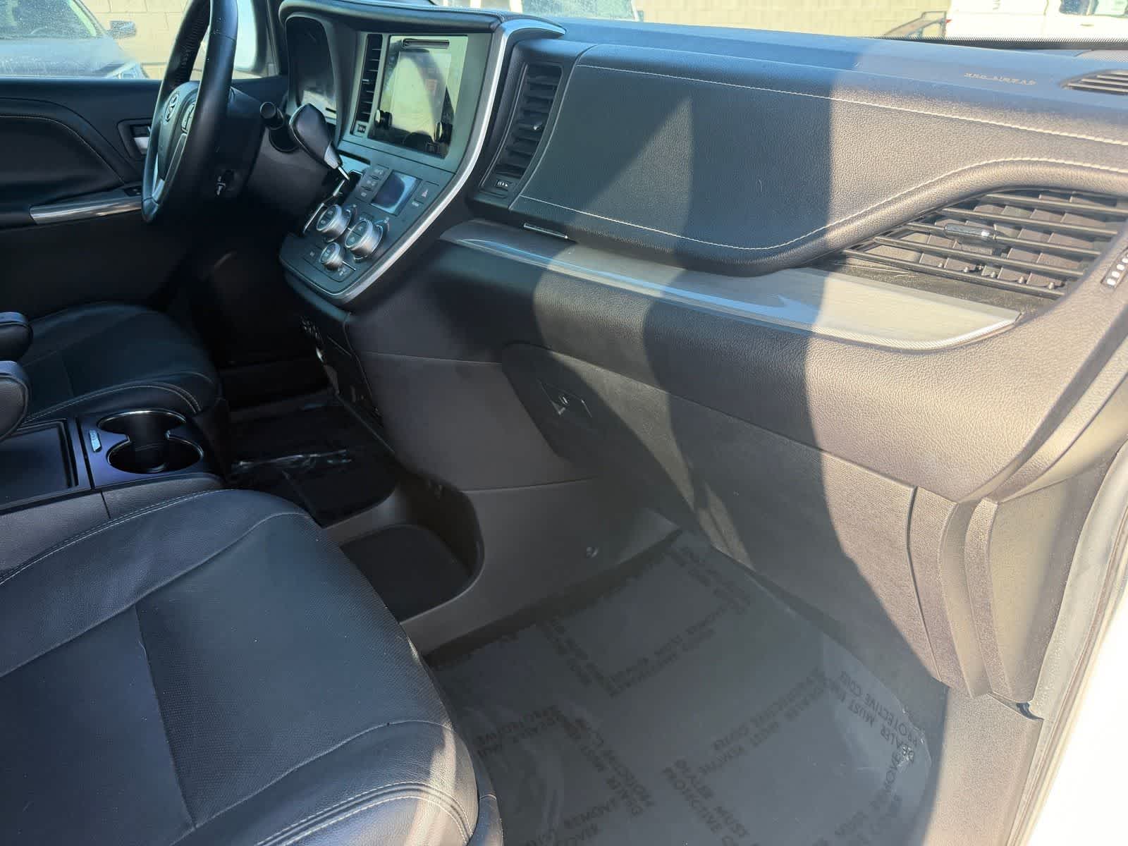 Thumbnail: 2015 Toyota Sienna - 11