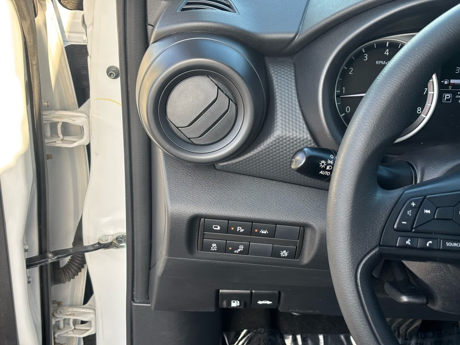 Thumbnail: 2023 Nissan Kicks - 16