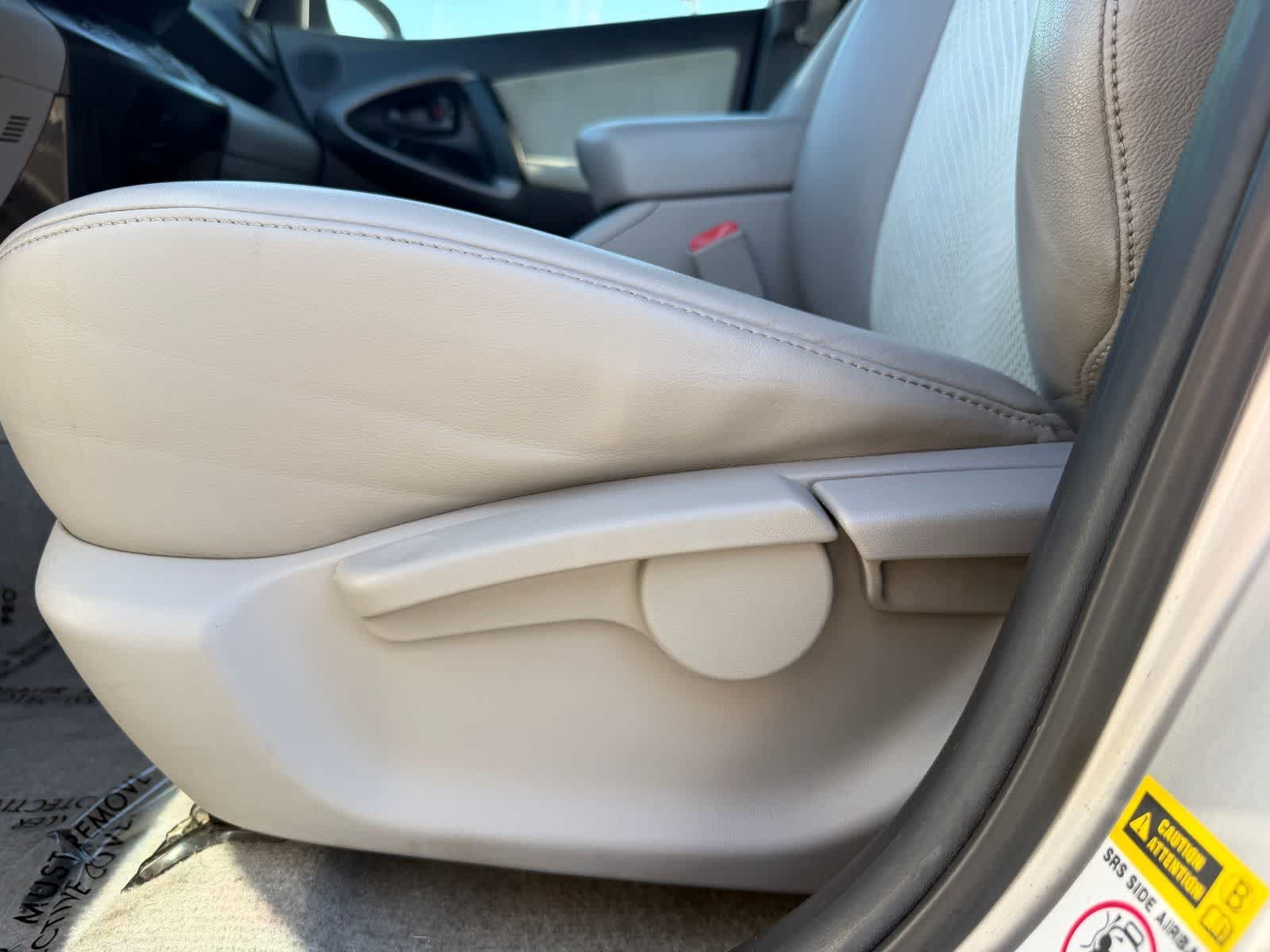 Thumbnail: 2014 Toyota RAV4 - 14